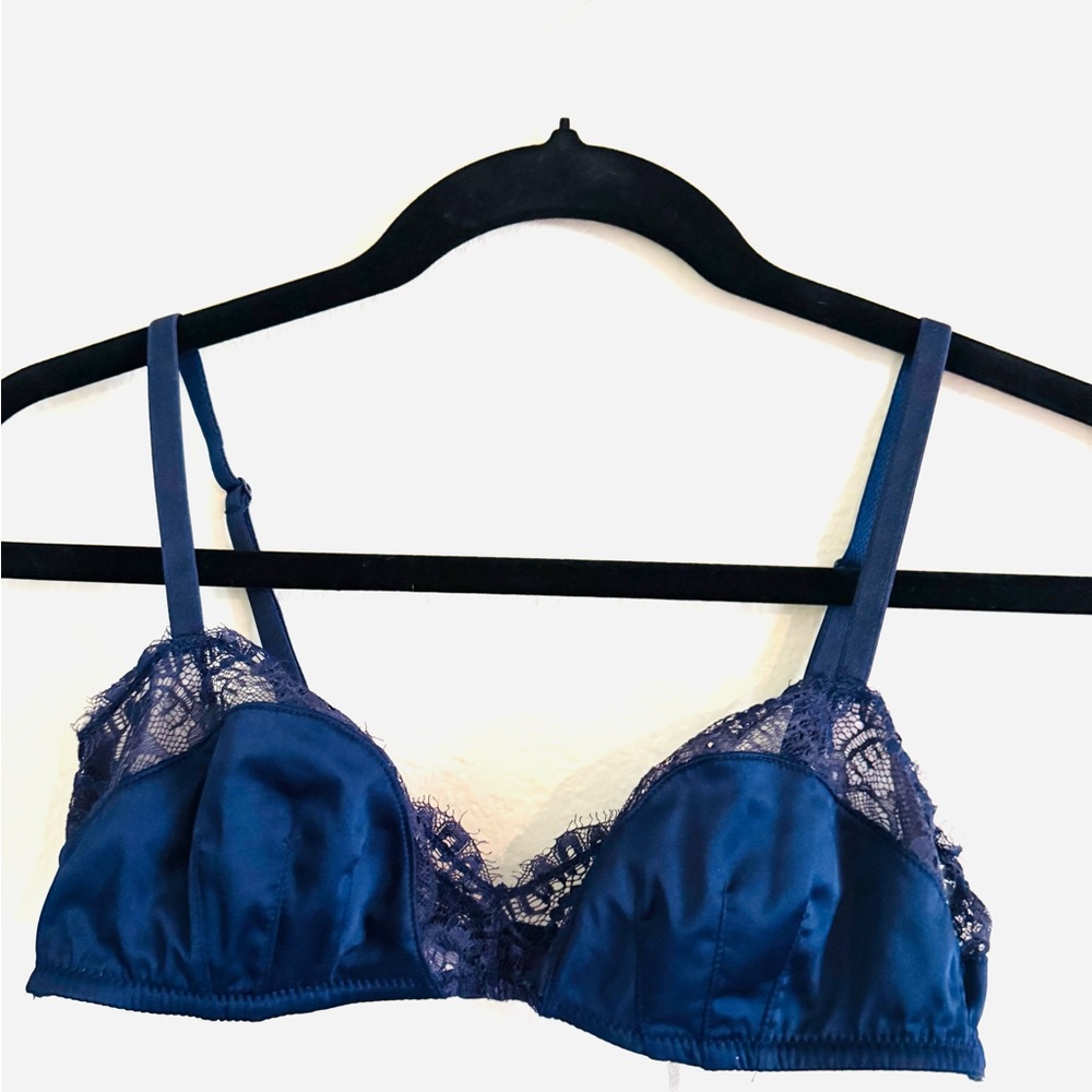 Elegant Blue Lace Trim Bra brand Ize